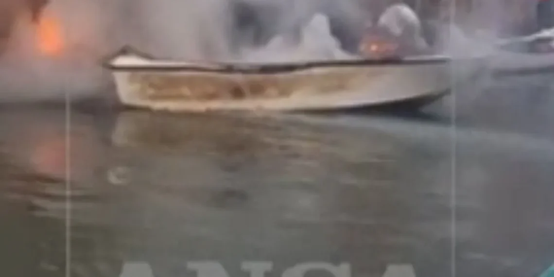 Arde una embarcación en Venecia y deja herido con quemaduras al propietario