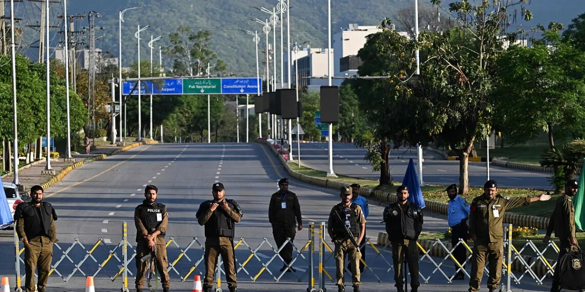 Irán dispara contra tres buques en Ormuz, EEUU mantiene el bloqueo y la diplomacia se estanca