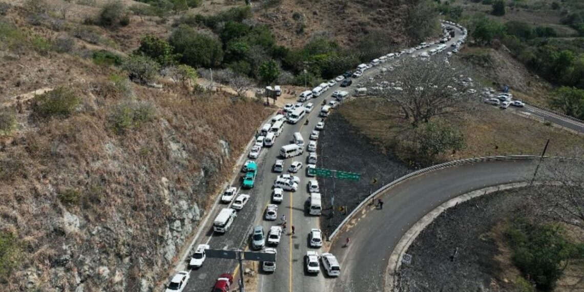 Seis muertos y siete heridos por accidente en la Autopista del Sol, Estado de México