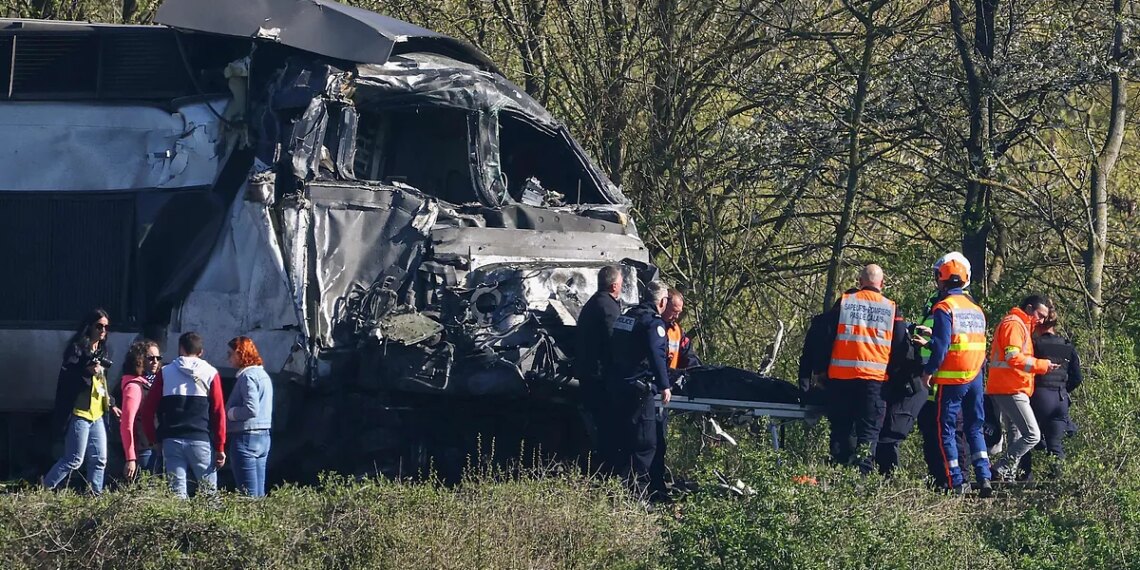 Un muerto y 27 heridos en un accidente del tren de alta velocidad en el norte de Francia