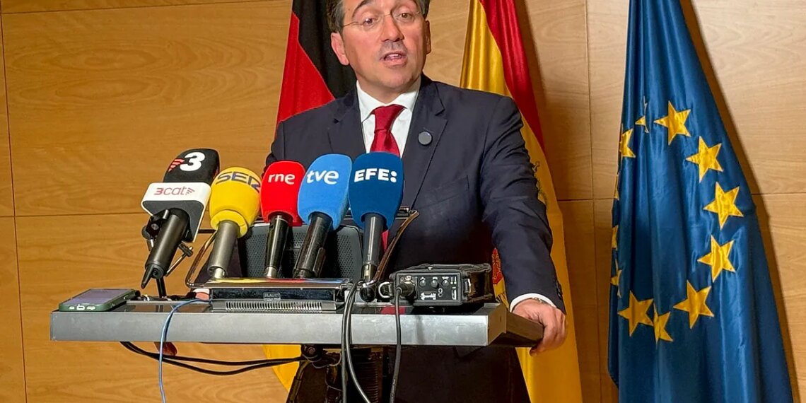 Albares desacredita la amenaza de EEUU de que España sea expulsada de la OTAN: "Ja, ja, ja, ja. Hablemos en serio"