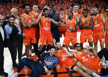 La euforia de la plantilla y la afición del Valencia Basket tras clasificarse a la Final Four de la Euroliga