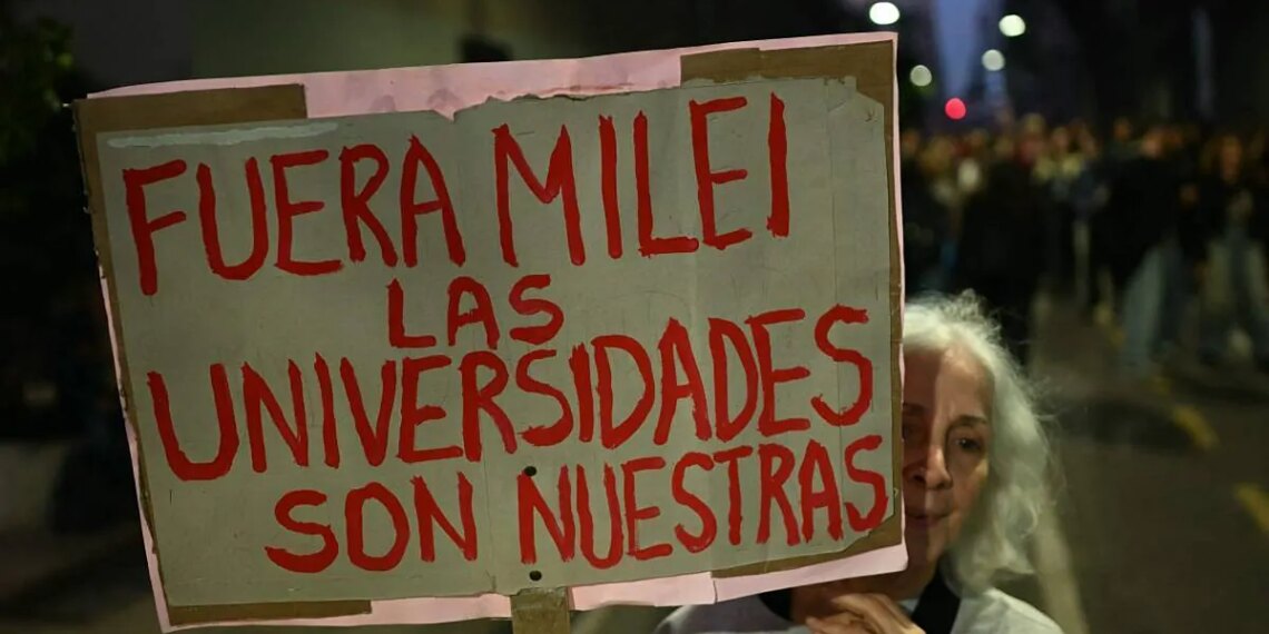 Masivas marchas contra Milei por el estrangulamiento financiero a las universidades