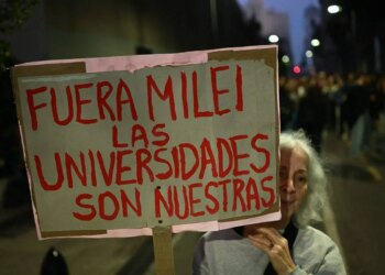 Masivas marchas contra Milei por el estrangulamiento financiero a las universidades