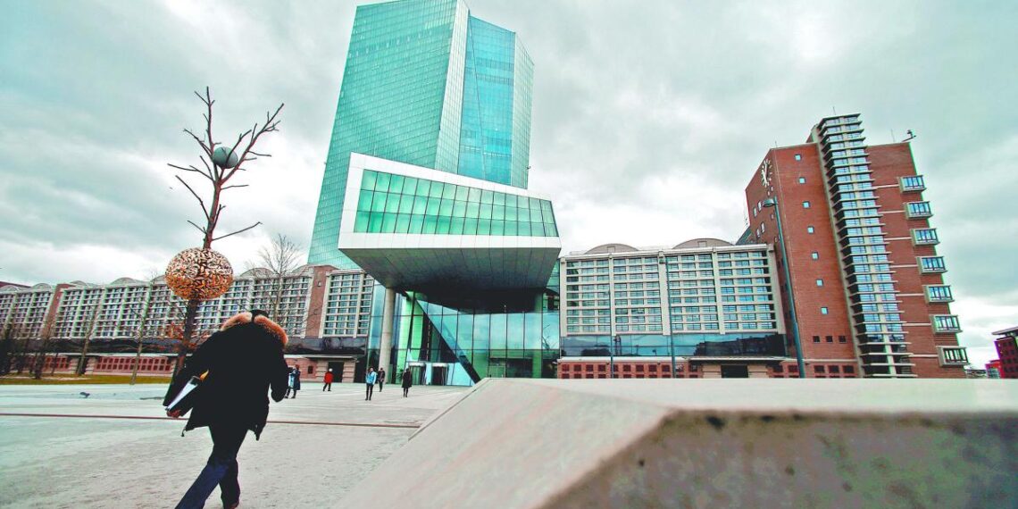 BCE subiría las tasas en junio y al menos una vez más en el año