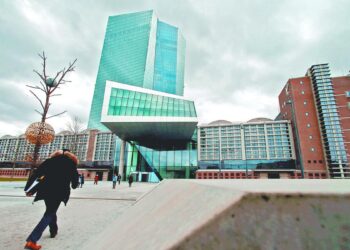 BCE subiría las tasas en junio y al menos una vez más en el año