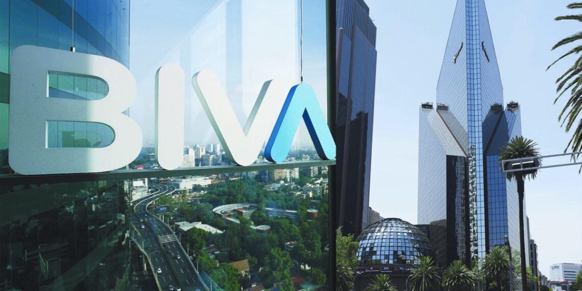 BIVA y BMV, pesimistas ante baja de perspectiva de México