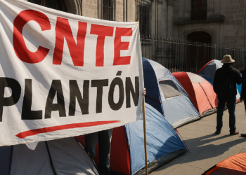 Retoma CNTE diálogo en Segob; amaga con plantón en Zócalo