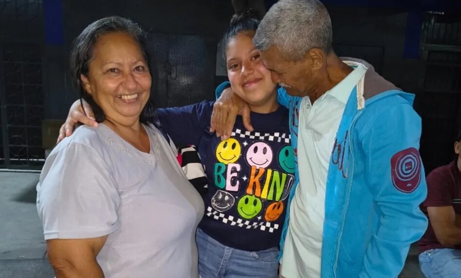 El chavismo excarcela a la niña Samantha, de 16 años,  y a la abuela Merys, de 71, tras la conmoción por la muerte de la madre coraje