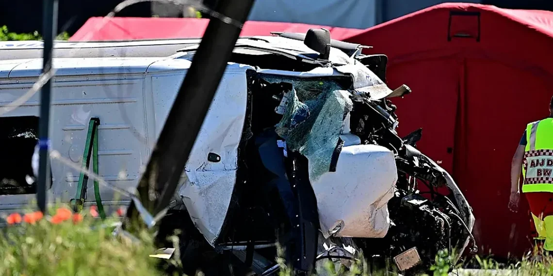 Accidente mortal entre un microbús escolar y un tren en Bélgica