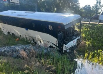 Cinco muertos y 34 lesionados tras la colisión de un autobús y varios vehículos en Virginia