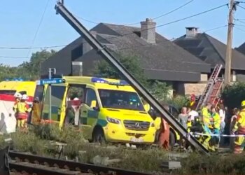 Un autobús escolar choca contra un tren en Bélgica y deja varias "víctimas"