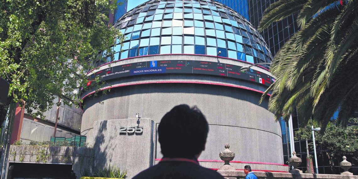 Empresas de la BMV despiden a 25,299 empleados