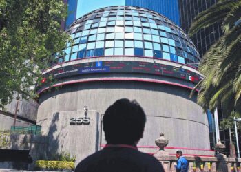 Empresas de la BMV despiden a 25,299 empleados