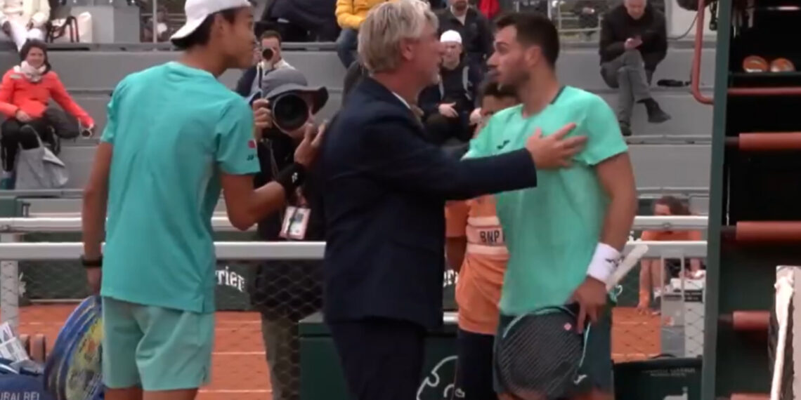 Incidente en Roland Garros: el árbitro tuvo que separar a Pedro Martínez y Sakamoto