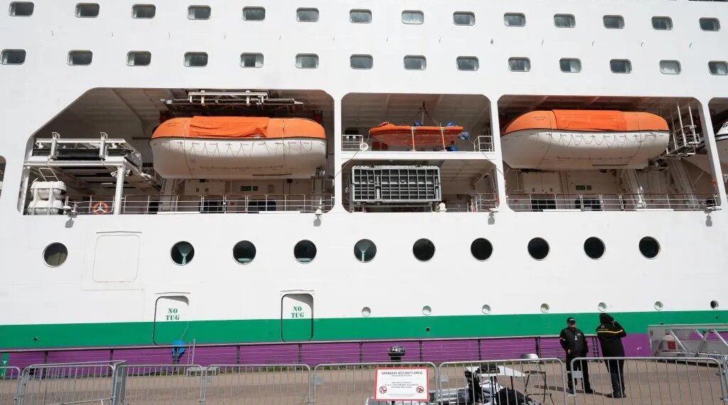 El crucero de Burdeos aislado por un brote de gastroenteritis prevé hacer escala este sábado en A Coruña