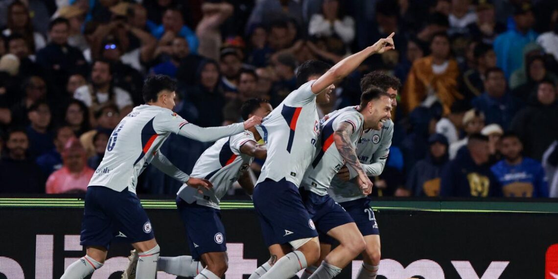 Cruz Azul conquista título de fútbol mexicano con agónico gol de argentino Rotondi