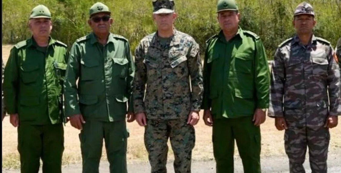 Cumbre militar cubanoamericana en la base de Guantánamo