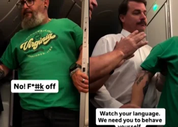 Detienen a un neozelandés por morder a un auxiliar de vuelo y obligar a desviar un avión
