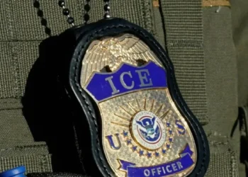 Ordenan arresto de agente de ICE en Minesota