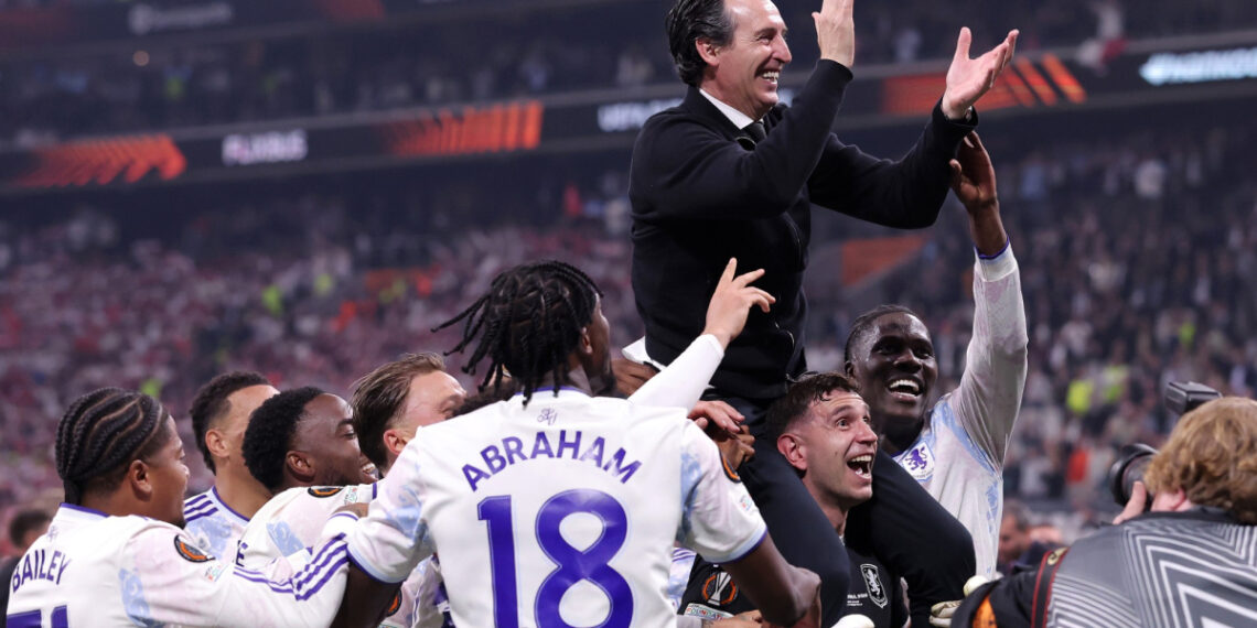 El Dibu Martínez se rinde a Emery: "Lo quiero mucho, es un enfermo por ganar partidos"