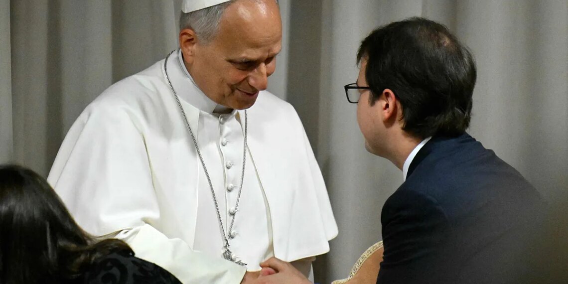 El Papa León XIV presenta su primera encíclica alertando de la necesidad de proteger la "dignidad de la persona" frente a la IA