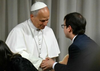 El Papa León XIV presenta su primera encíclica alertando de la necesidad de proteger la "dignidad de la persona" frente a la IA