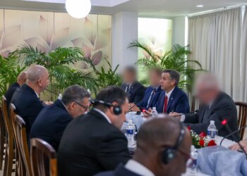 El director de la CIA se lo deja claro a los Castro: "Máxima presión" con vía de escape