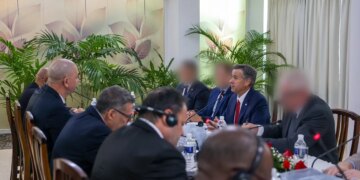 El director de la CIA se lo deja claro a los Castro: "Máxima presión" con vía de escape