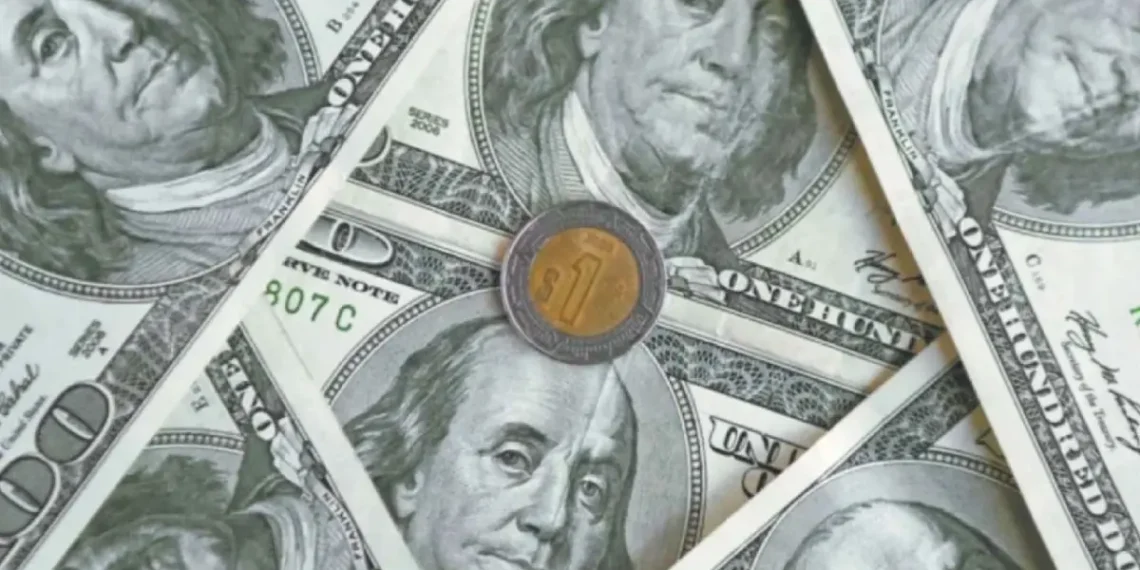 Peso mexicano se deprecia levemente frente al dólar tras ataque estadounidense en Irán