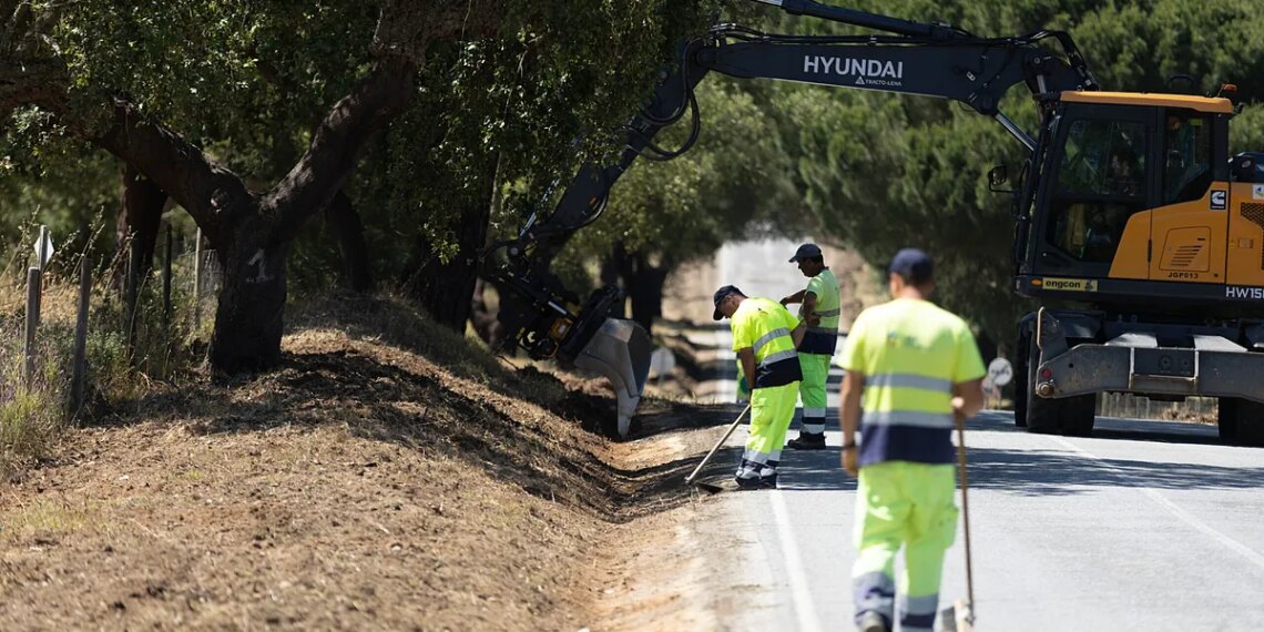 Localizan a dos niños franceses de tres y cinco años caminando solos en una carretera del sur de Portugal