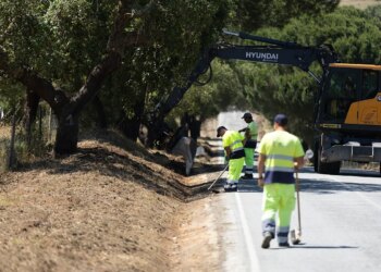 Localizan a dos niños franceses de tres y cinco años caminando solos en una carretera del sur de Portugal