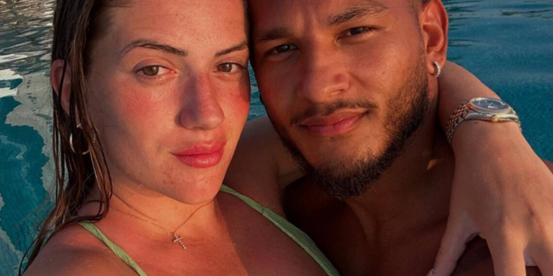 "Es una vergüenza ver a los aficionados insultando a las esposas de los futbolistas"