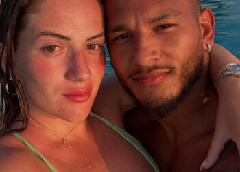 "Es una vergüenza ver a los aficionados insultando a las esposas de los futbolistas"