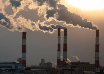 Una fuga química obliga a evacuar a 40.000 personas en el sur de California: "Nos preparamos para dos escenarios: que el tanque se fracture o explote"