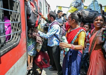 Al menos 29 muertos y 102 heridos tras la explosión de un tren en Pakistán