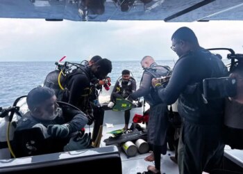 Muere por síndrome de descompresión un buceador militar de las Maldivas que buscaba los cuerpos de los cuatro italianos desaparecidos