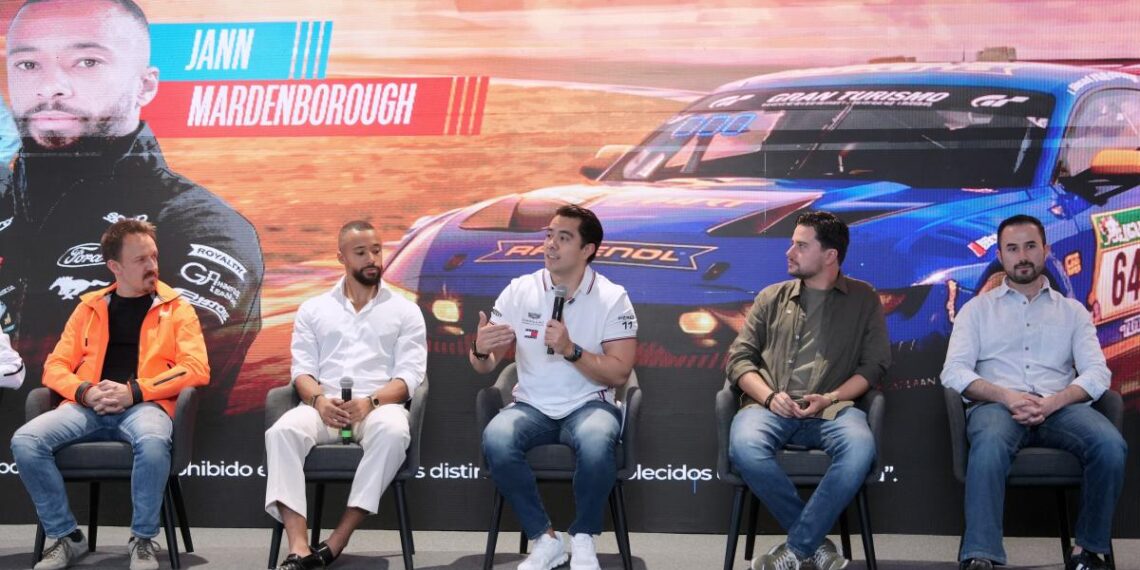 Felipe Macías compartió panel con expertos del automovilismo en Congreso de Movilidad y Tecnología