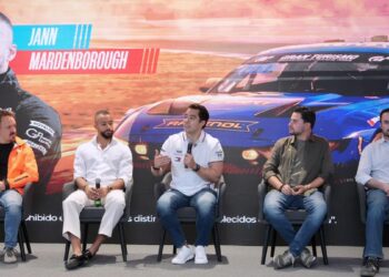 Felipe Macías compartió panel con expertos del automovilismo en Congreso de Movilidad y Tecnología