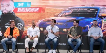 Felipe Macías compartió panel con expertos del automovilismo en Congreso de Movilidad y Tecnología