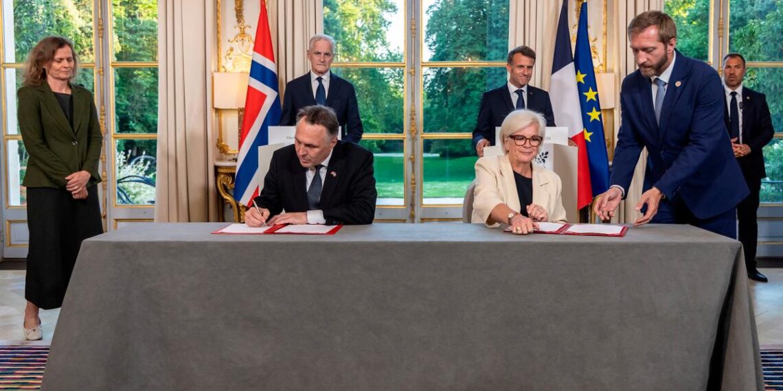 Francia y Noruega firman acuerdo de defensa que incluye la adhesión de Oslo al plan de disuasión nuclear