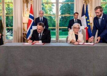 Francia y Noruega firman acuerdo de defensa que incluye la adhesión de Oslo al plan de disuasión nuclear