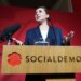 La primera ministra Frederiksen escandaliza a Dinamarca mientras sigue sin Gobierno: "Prefiero que los niños fumen a que estén en redes"