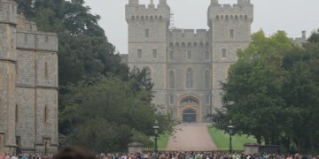 Investigan a policías de la protección de Windsor por quedarse dormidos en el trabajo