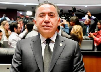 Inzunza pide licencia y se ausenta de periodo extraordinario en Senado