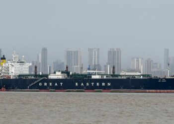 Irak exportó en abril 10 millones de barriles de petróleo a través del estrecho de Ormuz