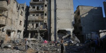 Israel mata a una pareja y a su bebé en un ataque en el centro de Gaza
