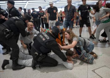Israel convoca a la encargada de negocios española por los incidentes con activistas de la Flotilla en Bilbao y  acusa a España de "hipocresía"