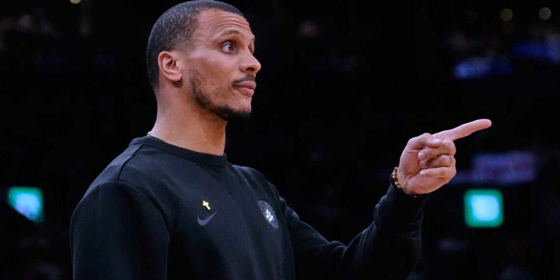 Joe Mazzulla, de los Boston Celtics, elegido entrenador del año en la NBA