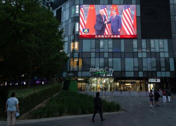 Detrás de la pompa imperial: la urraca de Trump, el show del presentador de Fox News pidiendo una salchicha a un robot y empujones entre el servicio secreto estadounidense y agentes chinos